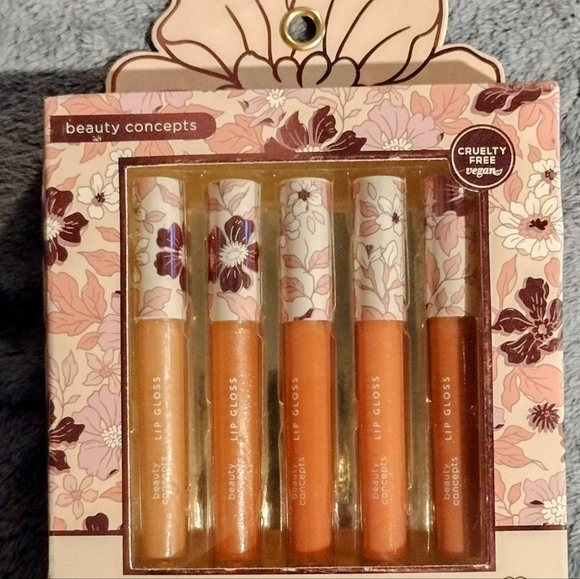 Ellen Tracy Blush Compact and Beauty Concept Lip Gloss - Picture 4 of 4